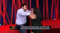 Com faca na mão, mulher traída ameaça cortar a pila do namorado infiel no Brasil (2014) - Teste de Fidelidade
